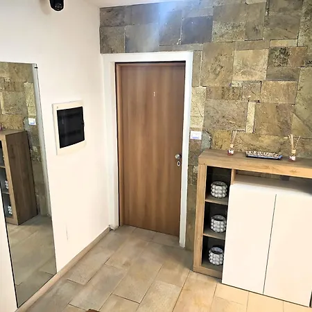 Casa Brajan Фоллоника